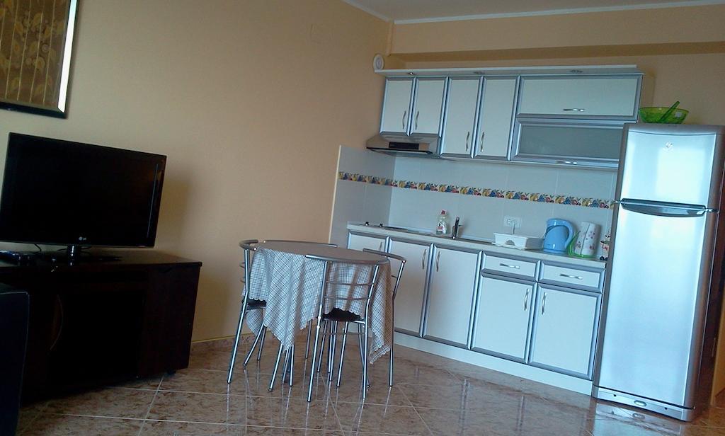 Kapriz Apartments Utjeha Phòng bức ảnh
