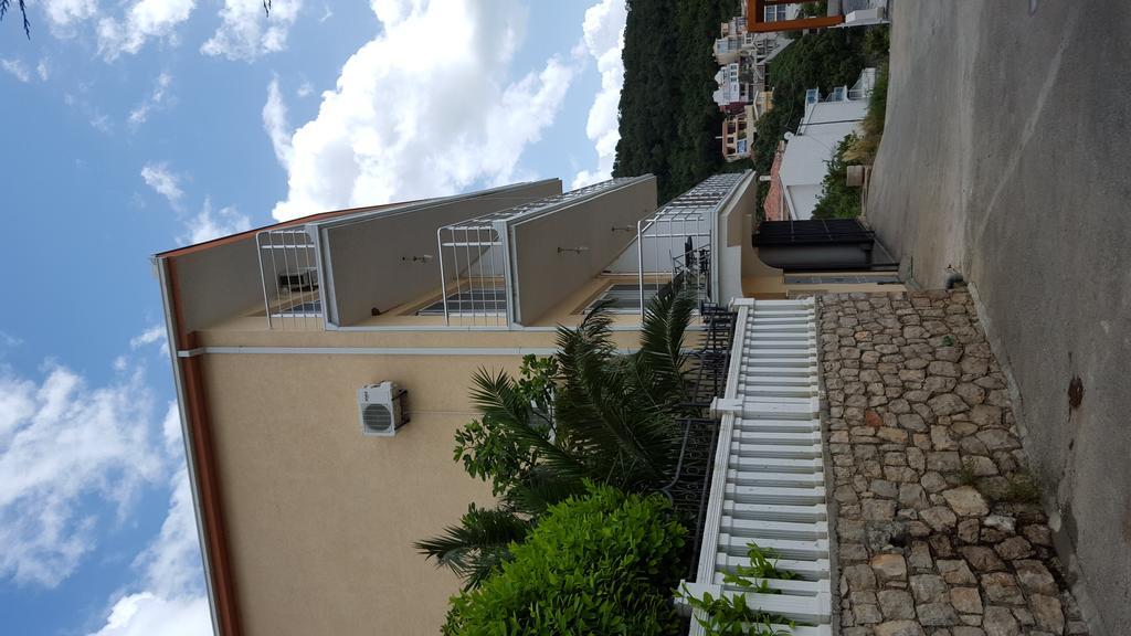 Kapriz Apartments Utjeha Ngoại thất bức ảnh