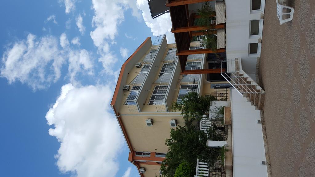 Kapriz Apartments Utjeha Ngoại thất bức ảnh